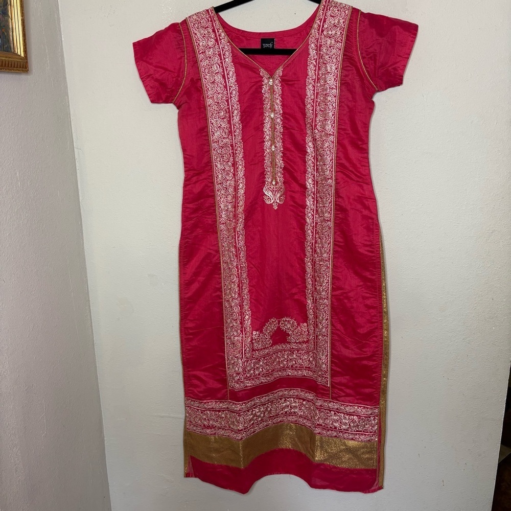 Pink Embroidered Ethnic Kurta with Gold Accents